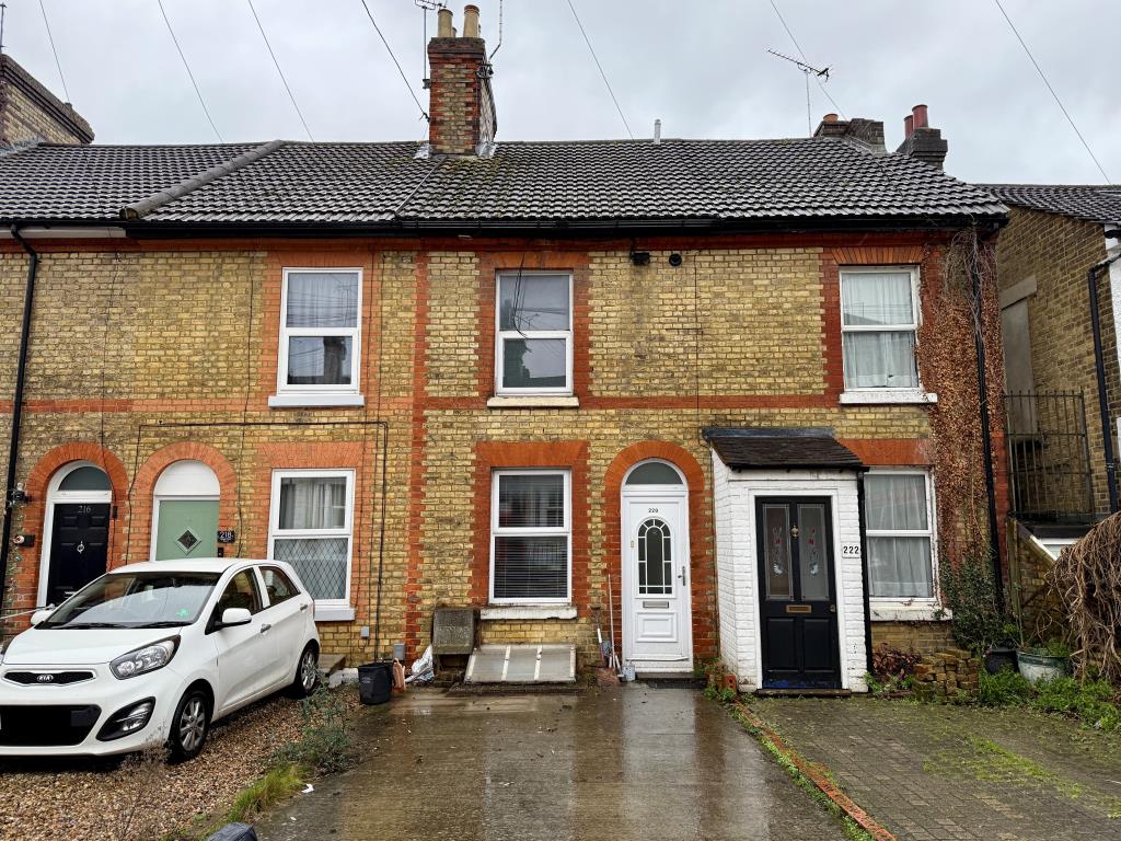 Lot: 151 - TERRACE HOUSE FOR IMPROVEMENT - Terrace house